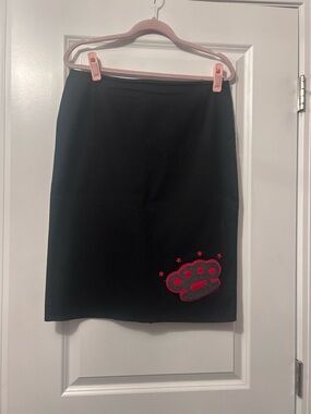 Mode Merr Black Women's Pencil Skirt with Red Embellished Accent